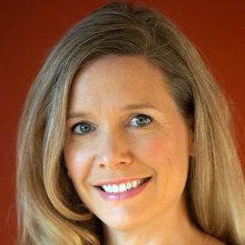 Amanda Hinnant Wins the Outstanding Woman in Journalism and Mass Communication Education Award